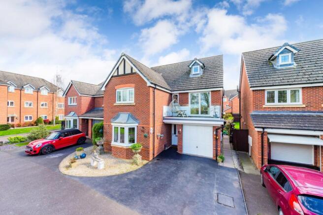 4 bed property, in Drake Close, £470,000