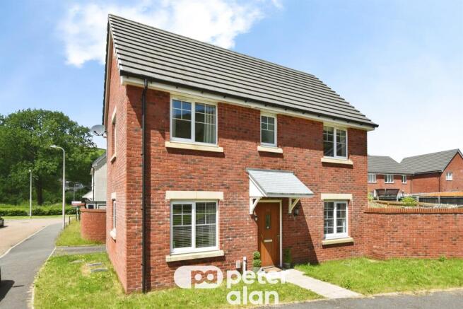 3 bed property, in Kingfisher Crescent, £230,000