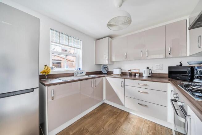 3 bed property, in Pakenham Road, £400,000