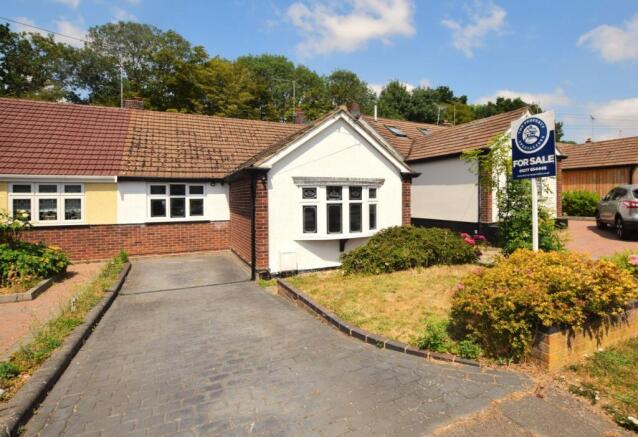 2 bed property, in Walton Gardens, £450,000