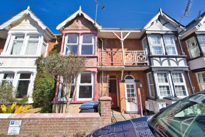 3 bed property, in Middle Deal Road, £325,000