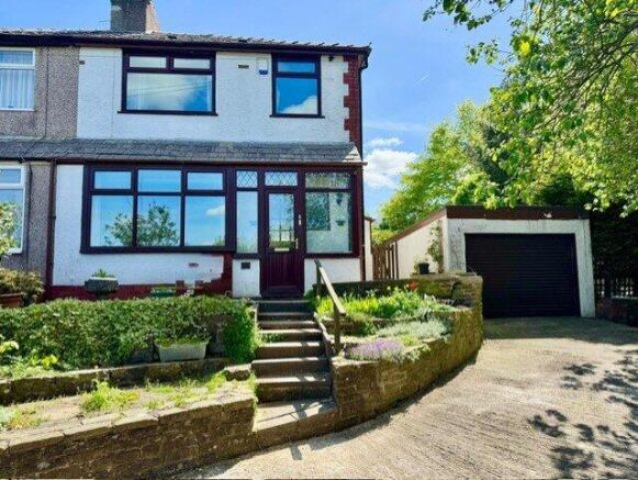 3 bed property, in Ryefield Avenue West, £250,000