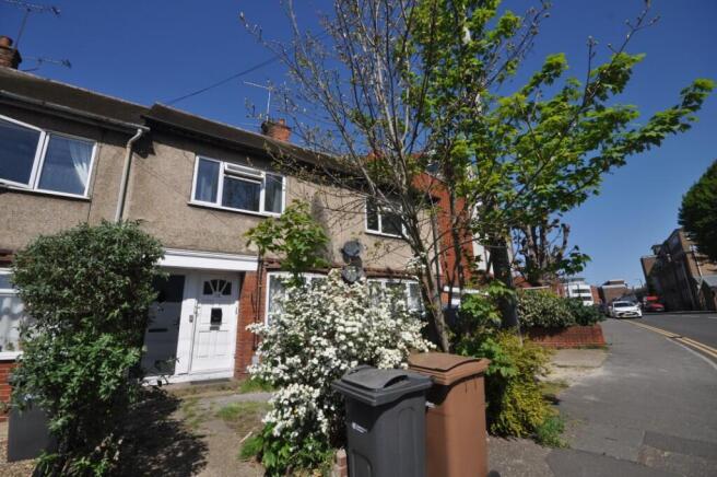 2 bed property, in Coval Lane, £229,950