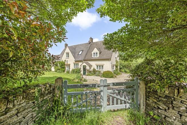 5 bed property, in Lower Chedworth, £1,395,000