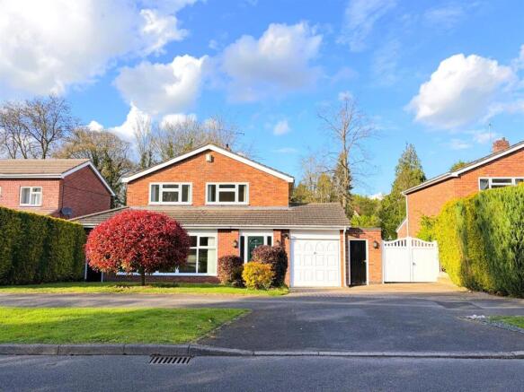 4 bed property, in Hollies Way, £585,000