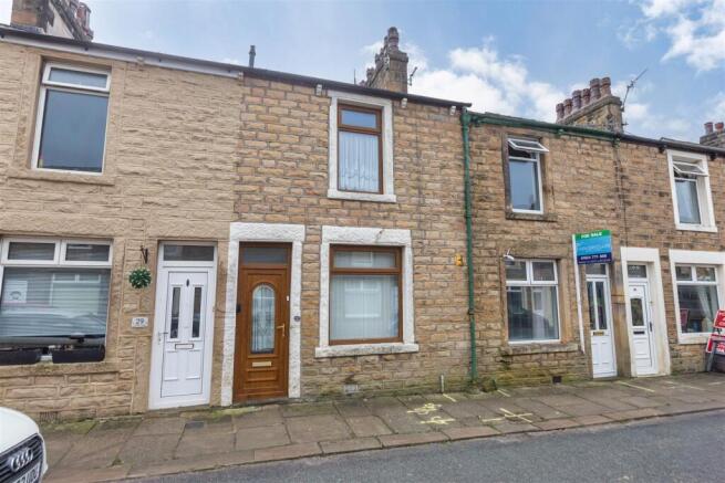 2 bed property, in Trafalgar Road, £140,000