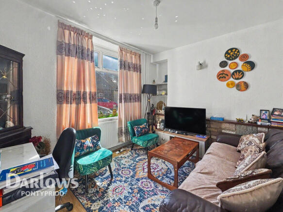 3 bed property, in Meadow Street, £160,000