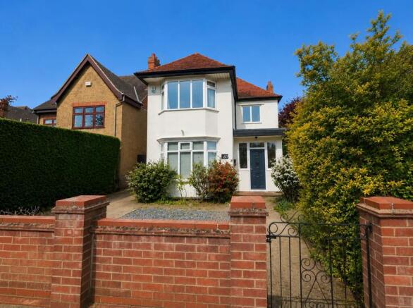 3 bed property, in Westwood Park Road, £395,000