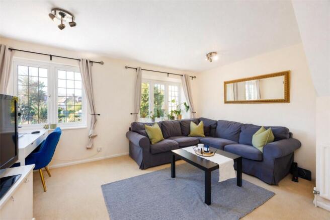 4 bed property, in Crowthorne Close, £850,000