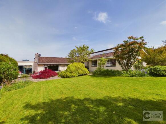 4 bed property, in East Ogwell, £795,000