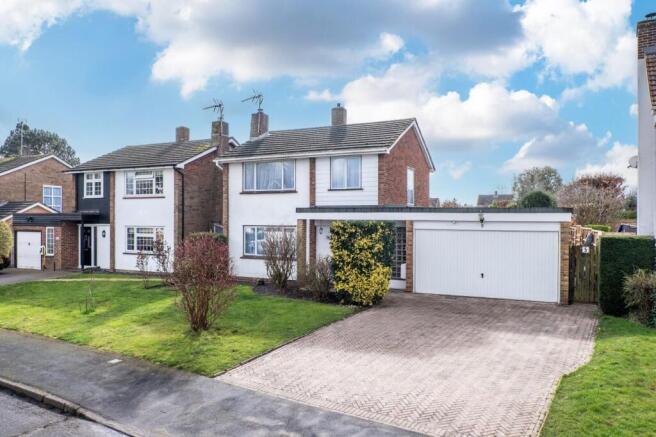 3 bed property, in Warwick Gardens, £600,000