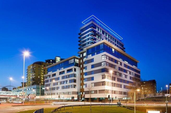 2 bed property, in Alencon Link, £230,000