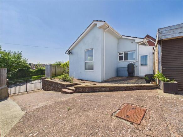 3 bed property, in Barnfield, £290,000