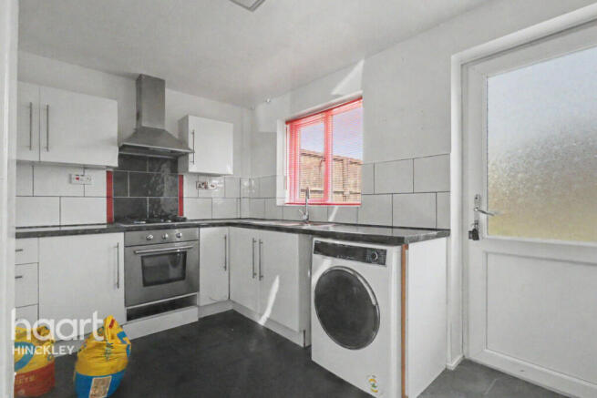 2 bed property, in Hinckley LE10, £190,000
