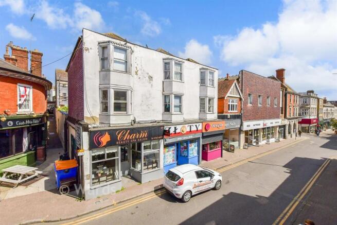 3 bed property, in High Street, £140,000