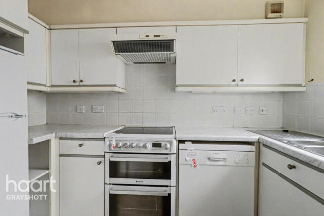 2 bed property, in Candleford Gate, £175,000
