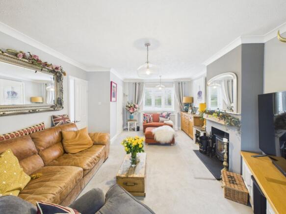 3 bed property, in Clewer Hill Road, £550,000