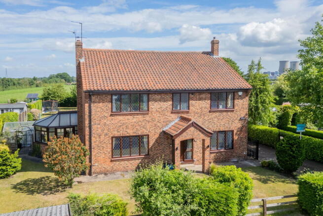 4 bed property, in Brigg Lane, £425,000