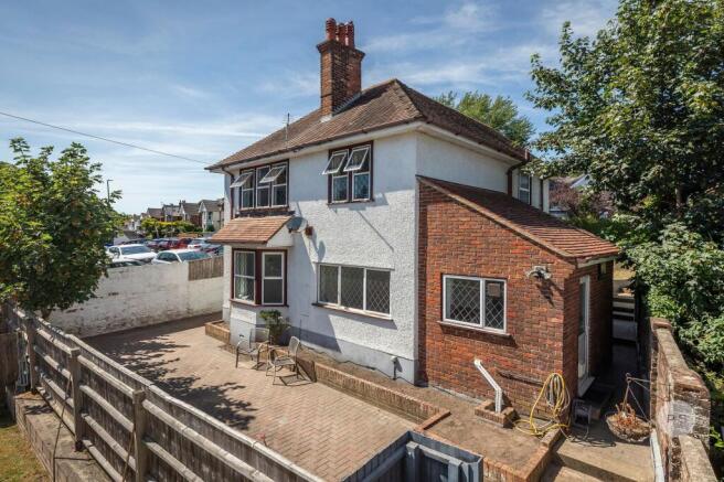 4 bed property, in Bournemouth Road, £395,000