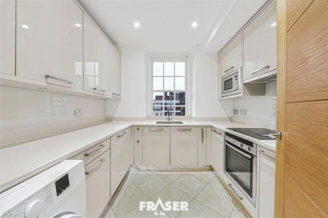 1 bed property, in Forset Court, £428,000