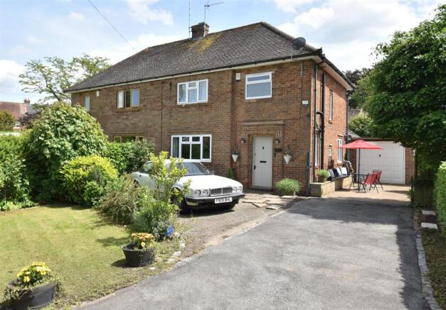 3 bed property, in Brook Close, £375,000