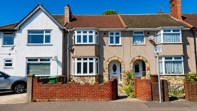 3 bed property, in Crosby Road, £425,000