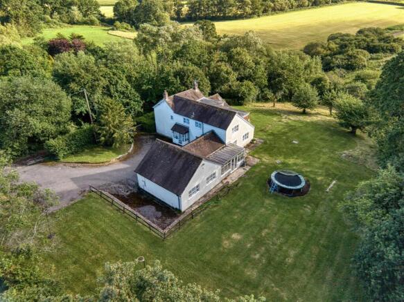 7 bed property, in Broad Oak, £700,000