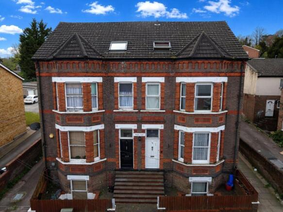 2 bed property, in Stockwood Crescent, £160,000