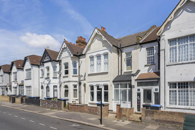 3 bed property, in Tottenhall Road, £625,000