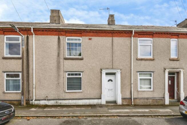 2 bed property, in Schola Green Lane, £138,000