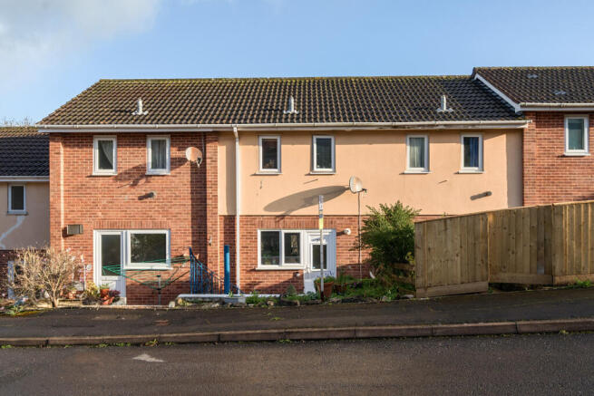 2 bed property, in Westminster Road, £180,000