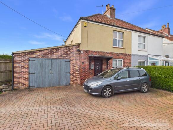 2 bed property, in The Butts, £325,000