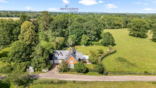 5 bed property, in Brighton Road, £1,295,000