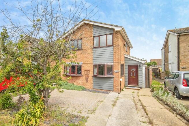 3 bed property, in Hamford Drive, £300,000