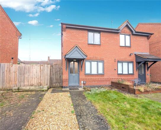2 bed property, in Sixth Avenue, £150,000