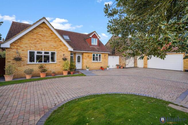3 bed property, in Baldock Road, £775,000