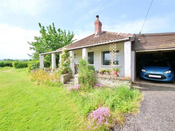 3 bed property, in Detached bungalow with renovation potential, £480,000