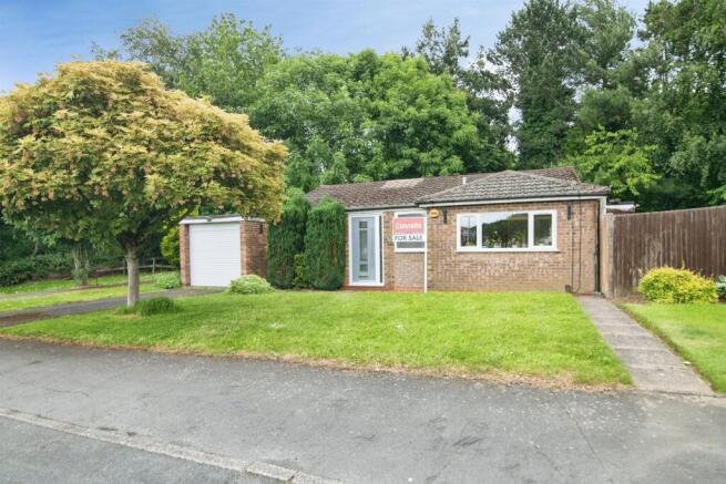 2 bed property, in Priory Close, £300,000