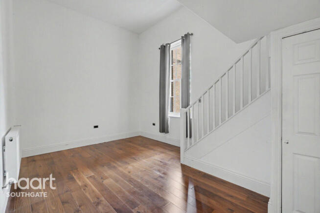 1 bed property, in Royal Drive, £350,000