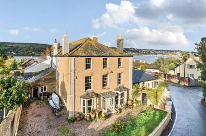 5 bed property, in Coombe Road, £500,000