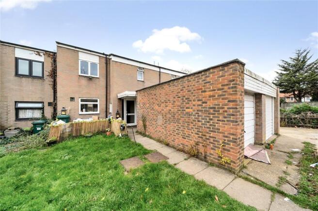3 bed property, in Cranfield Drive, £450,000