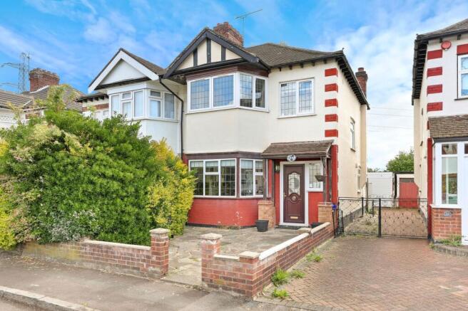 3 bed property, in Deynecourt Gardens, £729,950