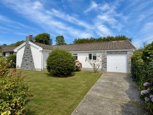 3 bed property, in St Cleer Drive, £400,000