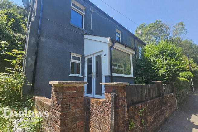 3 bed property, in East Road, £115,000