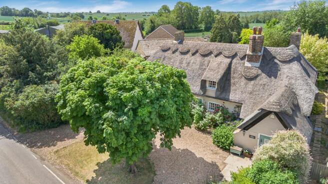 4 bed property, in Great Raveley, £675,000