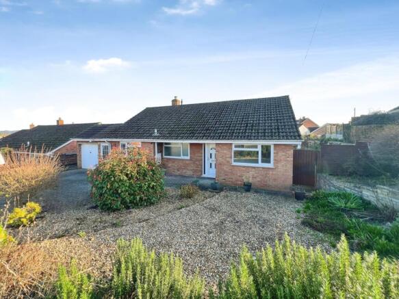 3 bed property, in West View Close, £325,000