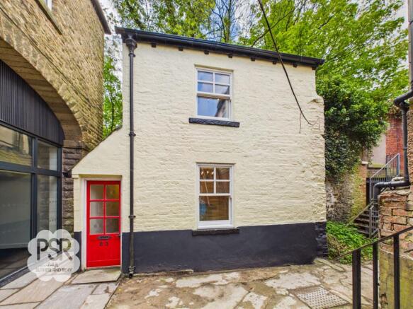 1 bed property, in Market Street, £159,995