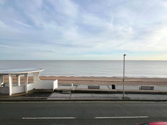 2 bed property, in Prince William Court, £295,000