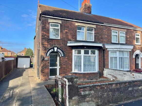 3 bed property, in Park Road, £125,000
