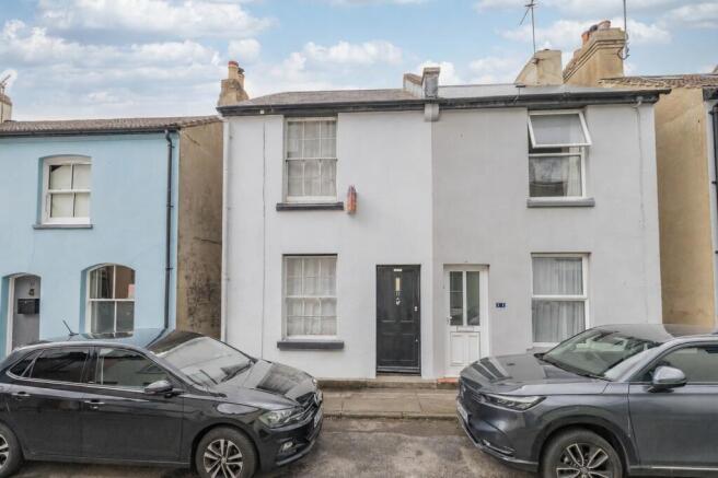 2 bed property, in Claremont Place, £240,000